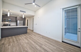 2nd view of the Livingroom - Trouve