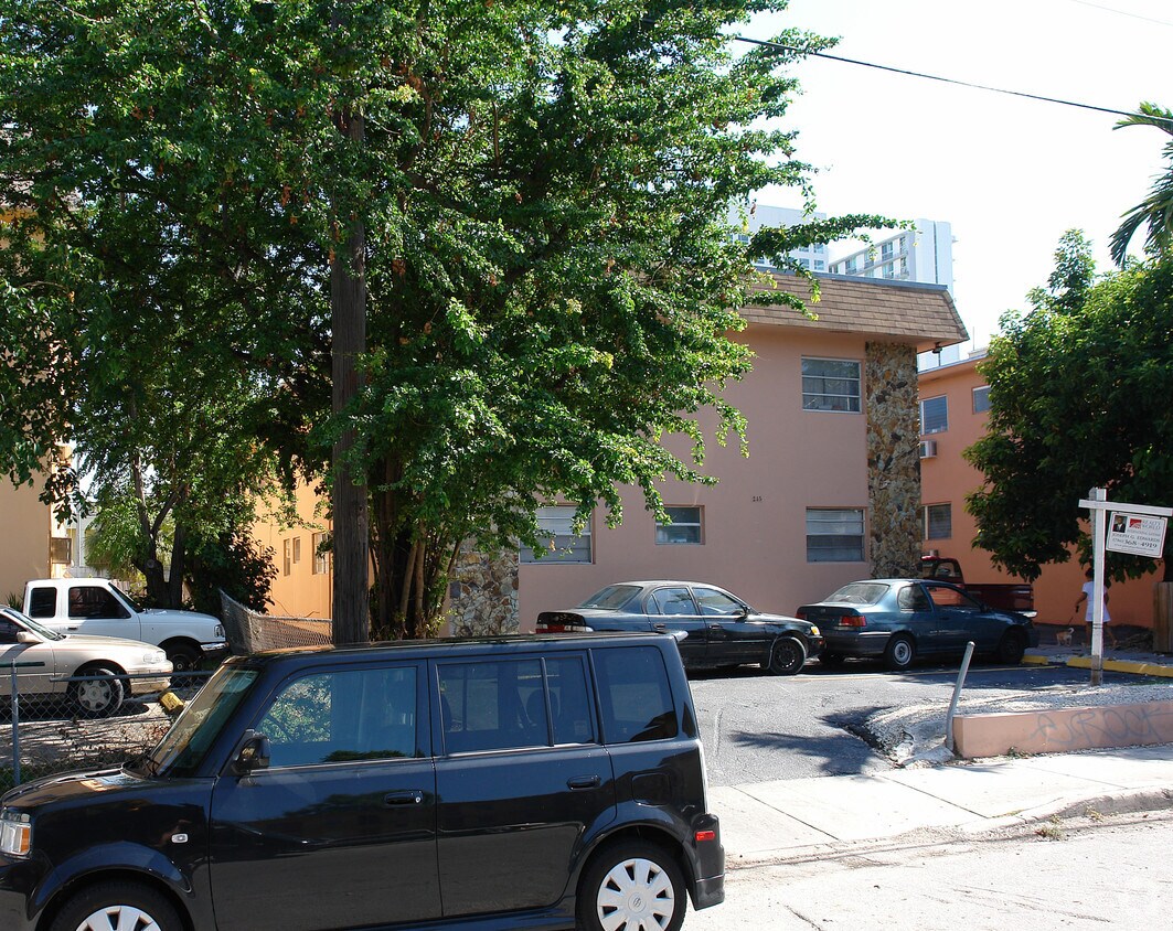 Foto del edificio - 243 SW 9th St