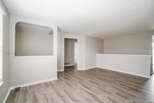 Foto del edificio - 4880 River Trail Ct