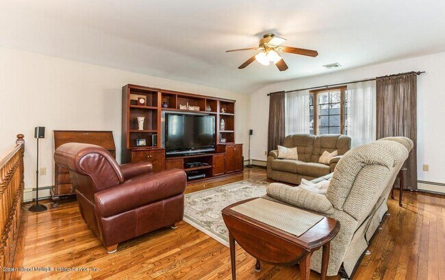 Foto del edificio - 44 Hillcrest St