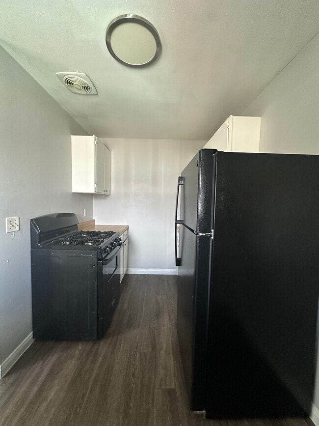 Building Photo - Vista Hermosa Apartments - All Utilities Incl
