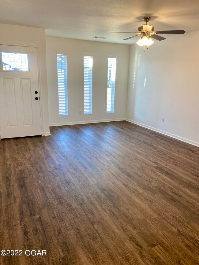 Building Photo - 325 Eagle Edge Dr