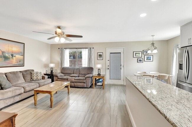 Building Photo - 413 Normandy Ln