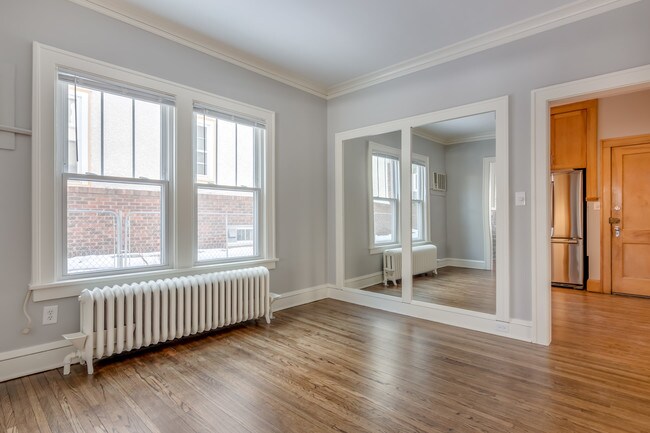 Building Photo - 3404 Holmes Ave