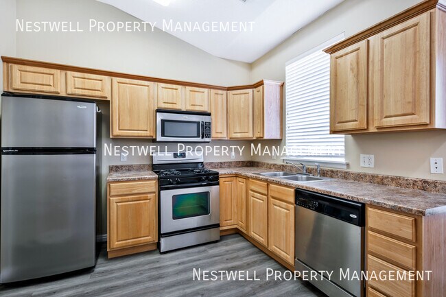 Foto del edificio - 743 Club Oaks Dr