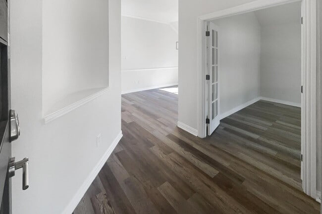 Foto del edificio - MOVE IN READY