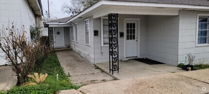 Building Photo - 100 1/2 E Maggie St
