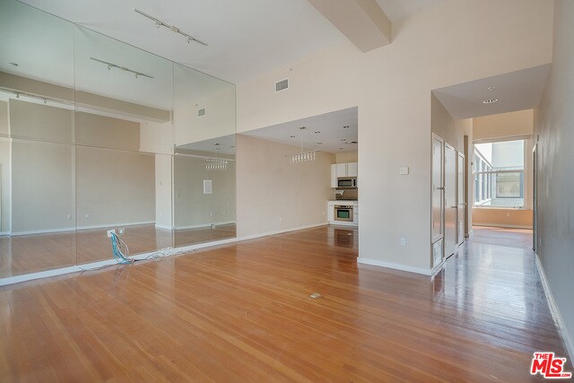 Foto del edificio - 257 S Spring St