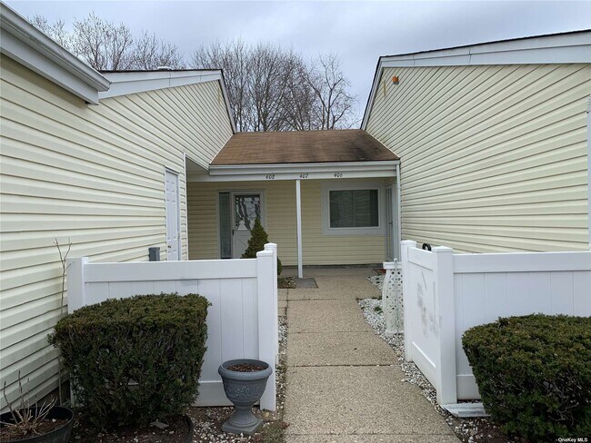 Building Photo - 407 Cabot Ct E