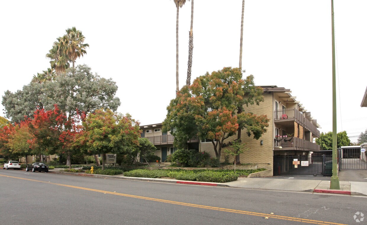 4775 Atherton Ave - 4