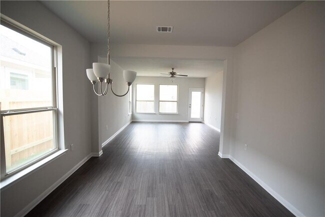 Building Photo - 825 Durness Dr