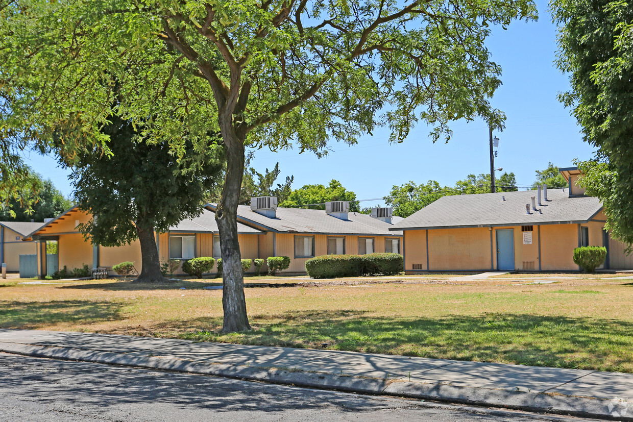 Building Photo - Merced West Apartments