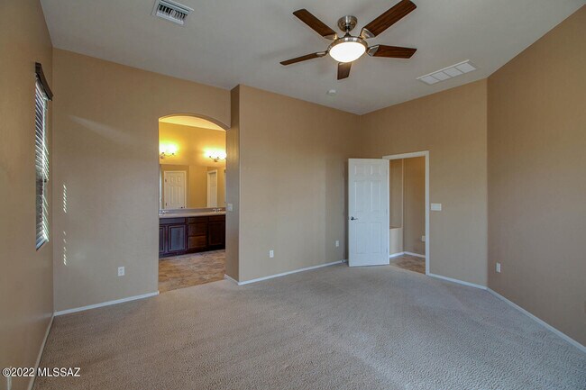Building Photo - 12707 N Gentle Rain Dr