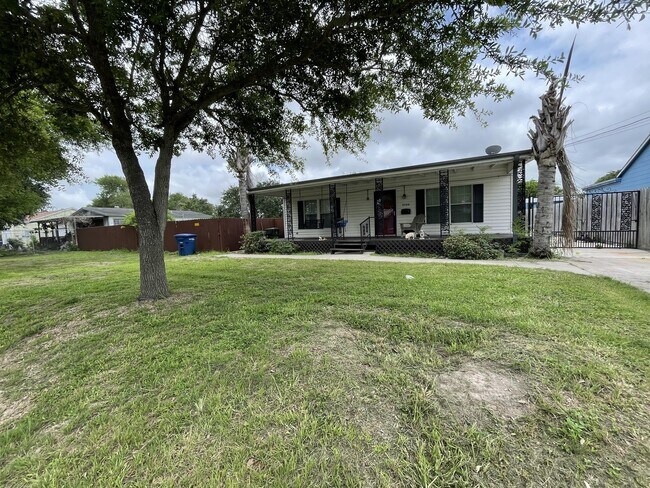 Building Photo - 3709 Dalraida Dr