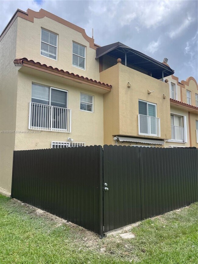 Foto del edificio - 8680 NW 3rd Ln