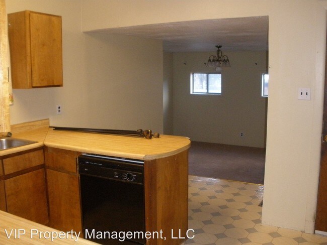 Building Photo - 3 br, 1 bath House - 516 E Walnut