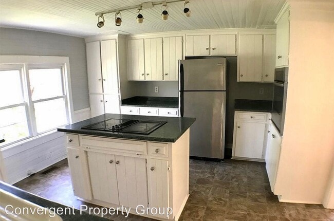 Building Photo - 3 br, 1 bath House - 522 W Gap Greek Road
