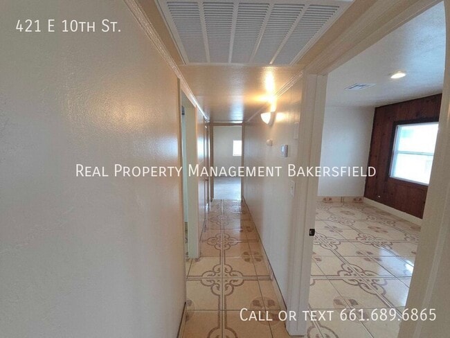 Foto del edificio - 421 E 10th St