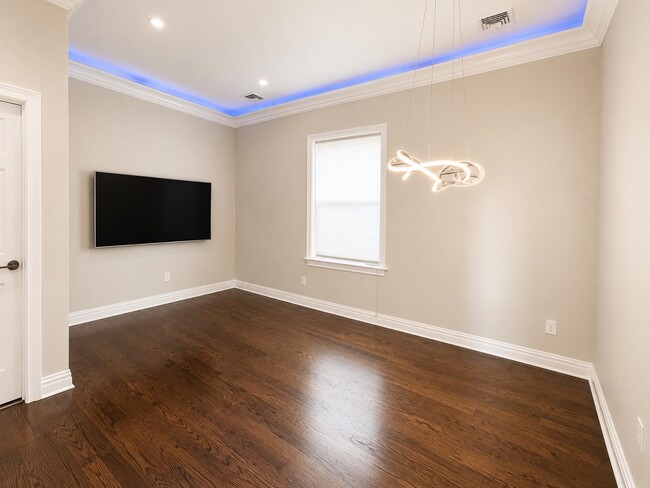 Foto del edificio - 6816 Bellevue Ave