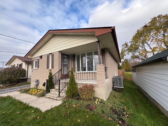 Building Photo - 10 Hamilton St