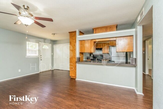 Building Photo - 7005 Wildbriar Court East