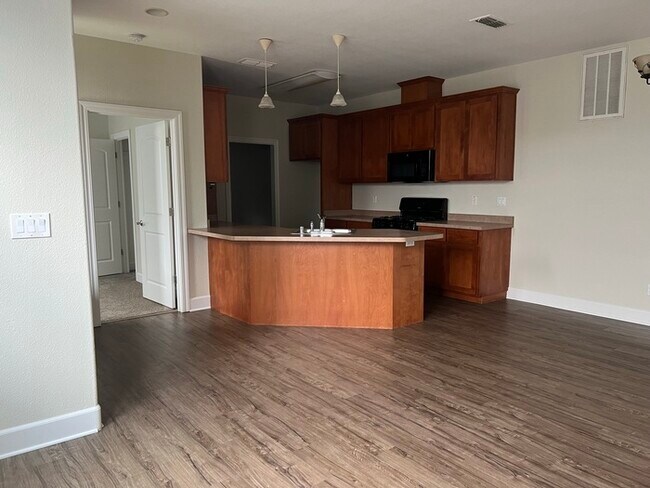 Foto del edificio - 2 Bedroom 1 Bath Duplex