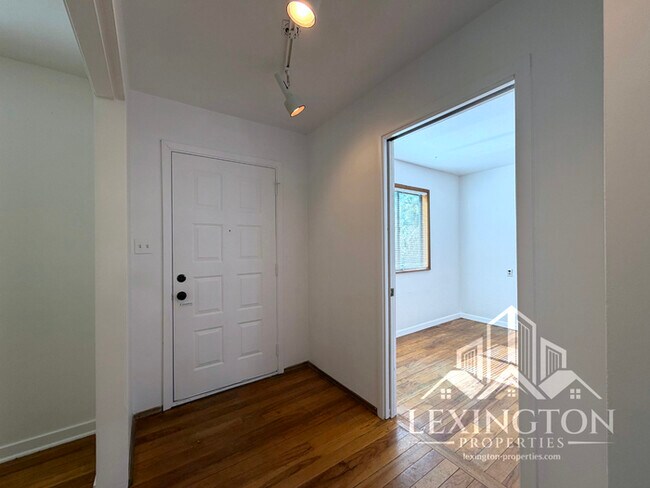 Foto del edificio - Beautifully, Updated 3BD/1.5BA Sacramento Home – Available Now!