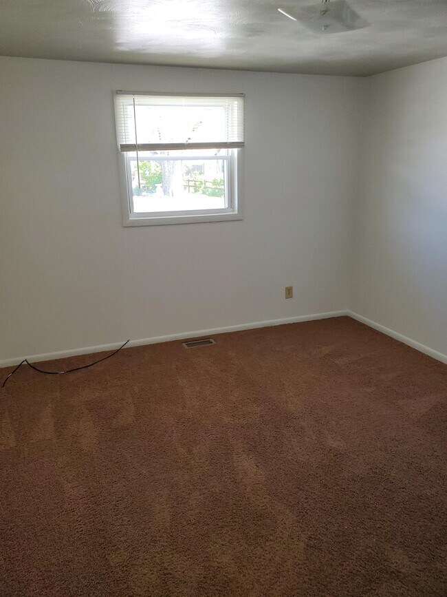 Building Photo - 759 E Gray St