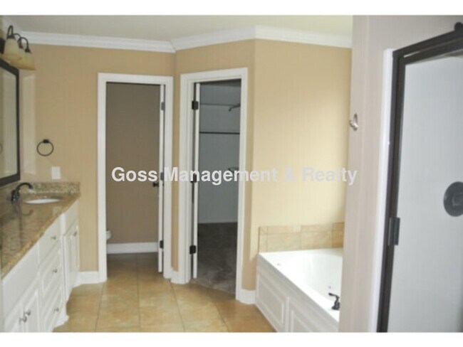 Foto del edificio - 1111 Heights Rd