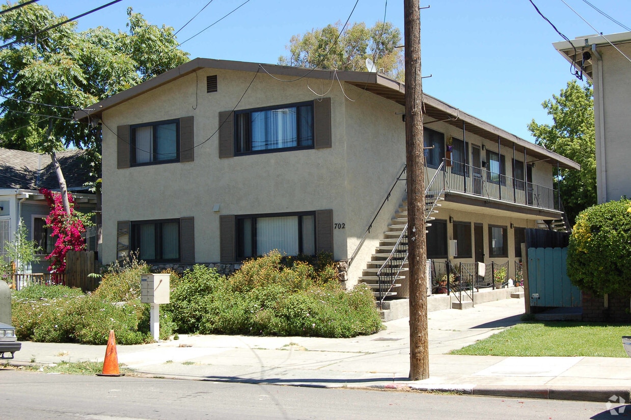 Building Photo - 702 Vine St