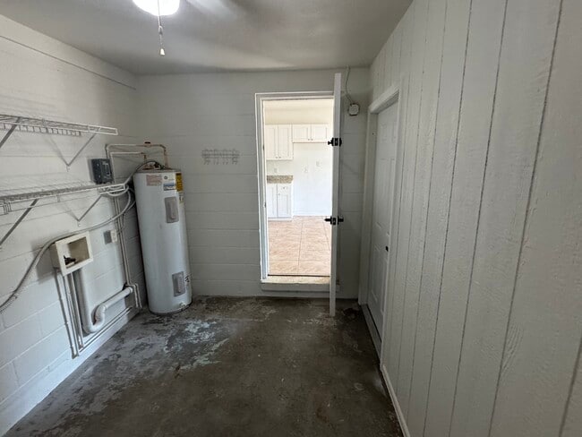 Building Photo - 10935 N 14th St