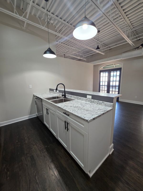Building Photo - 1611 White Way