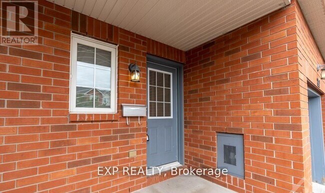 Building Photo - 282 Macoun Cir
