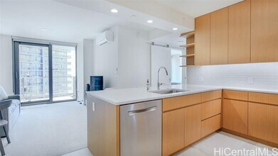 Building Photo - 1388 Kapiolani Blvd