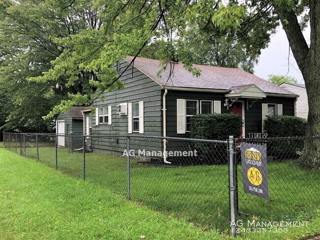 Foto del edificio - 740 Robinwood St