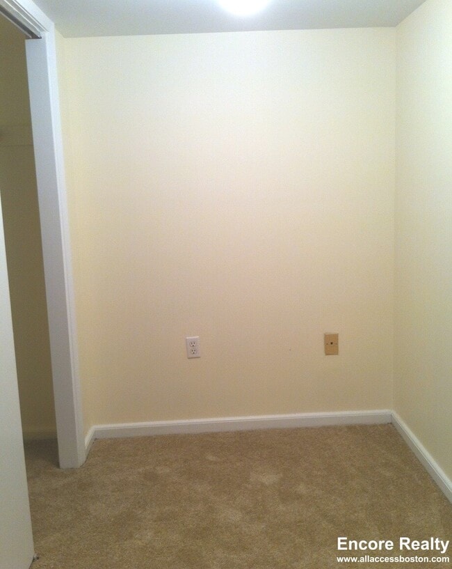 Building Photo - 1223 Beacon St