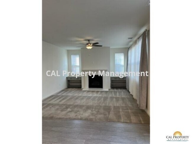 Foto del edificio - 4 Bedroom and 3 Bathroom house east of Sal...