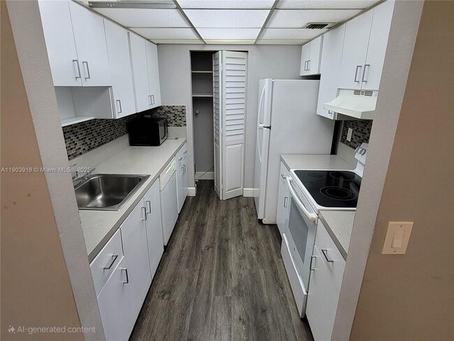 Building Photo - 500 NE 2nd St