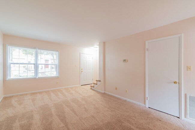Building Photo - 4631 Old Lantern Way