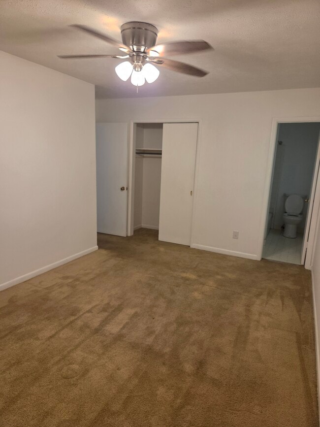Building Photo - 1118 Country Cir