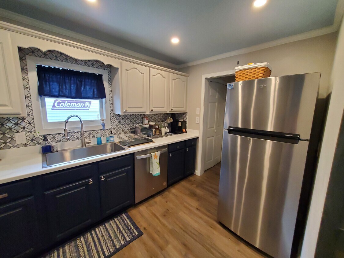 Foto principal - 305 Fairview Dr