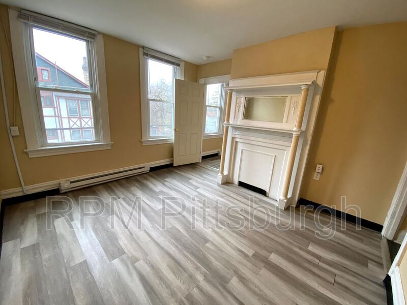 Primary Photo - 1015 Gerritt St