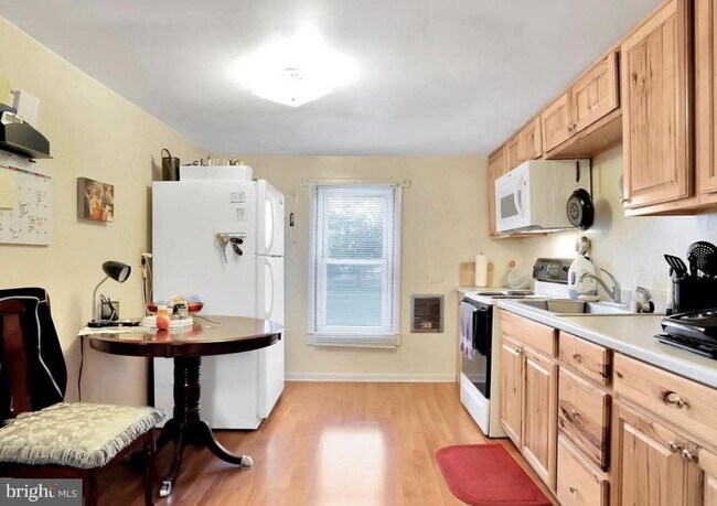 Foto del edificio - 316 W 9th St