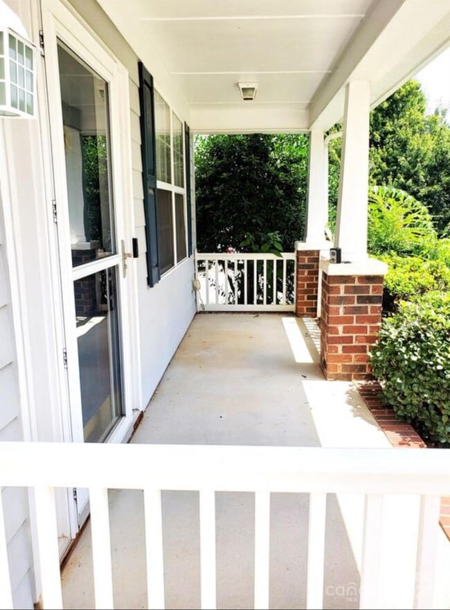 Building Photo - 126 Cloister Ln