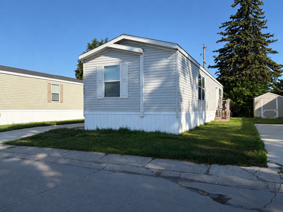 Building Photo - 16161 Normandy St
