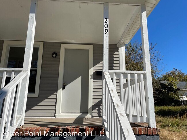 Building Photo - 3 br, 1 bath House - 209 S 2nd Street