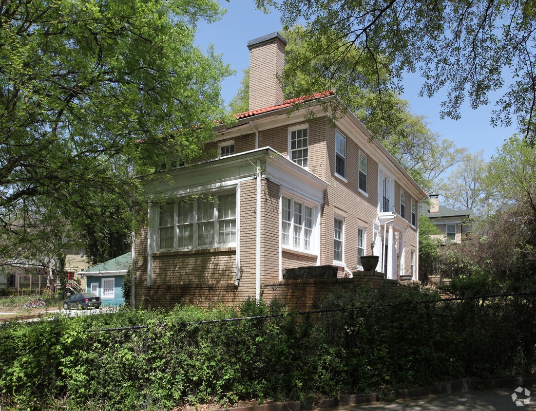 Building Photo - 806 Briarcliff Rd NE