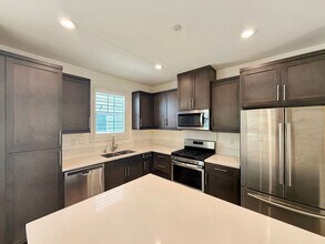 Building Photo - 508 Finch Ln