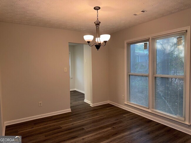 Foto del edificio - 1052 Terance Ave