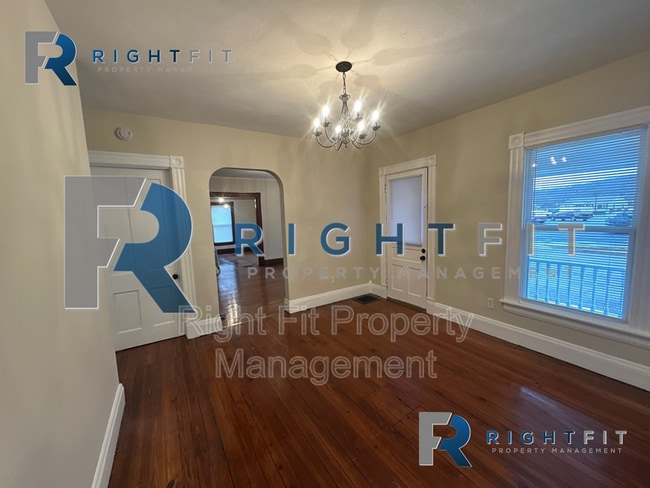 Foto del edificio - 218 S Main St